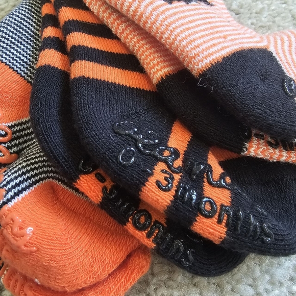 Kids Socks Old Navy 2 packs 6 pairs
3 pairs 18 - 24 months
3pairs 0-3 months - Picture 12 of 16